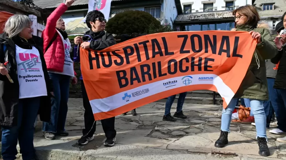 Paro y olla popular de médicos y enfermeros
