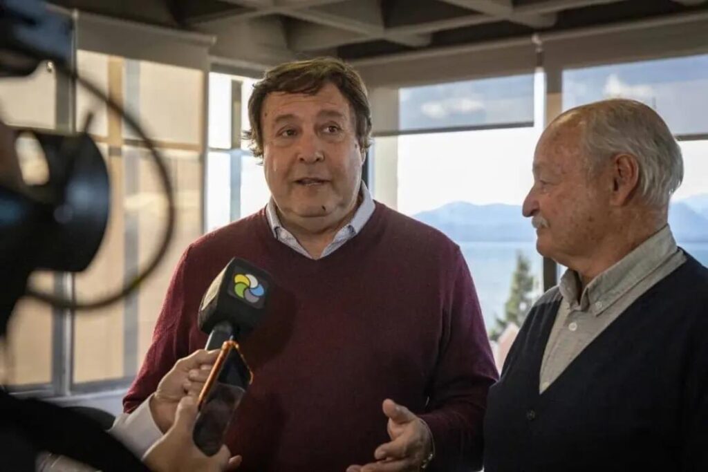 El gobernador participó en Bariloche de una actividad en la Cooperativa Eléctrica.