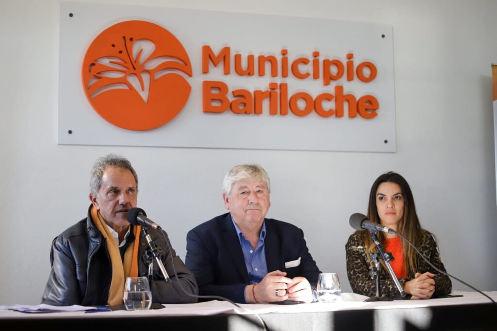 Scioli y Cortés durante una conferencia de prensa en Bariloche.