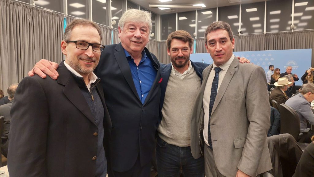 Cortés sobre el transporte: «Los diputados entienden la dificultad, pero el que define los fondos es el Ejecutivo» Cortés junto a sus pares de Viedma y Cipoletti.