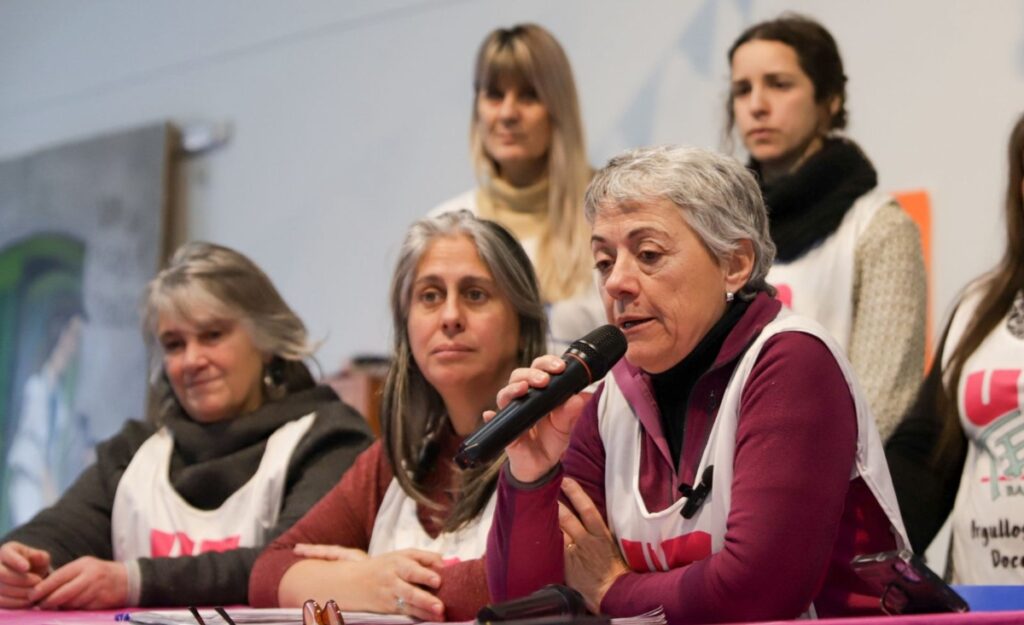 Tras la falta de avances en la paritaria, docentes denuncian que “casi el 65%” de los sueldos sigue estando en negro